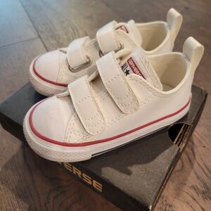 Converse Infant size 6 White Sneakers